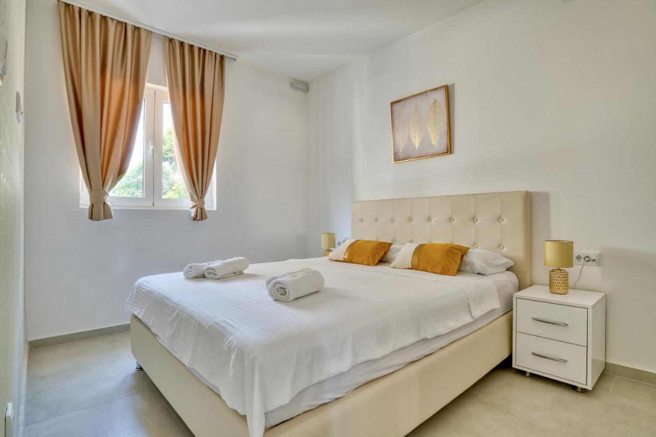 The Golden Luxury Apartments Котор Екстериор снимка