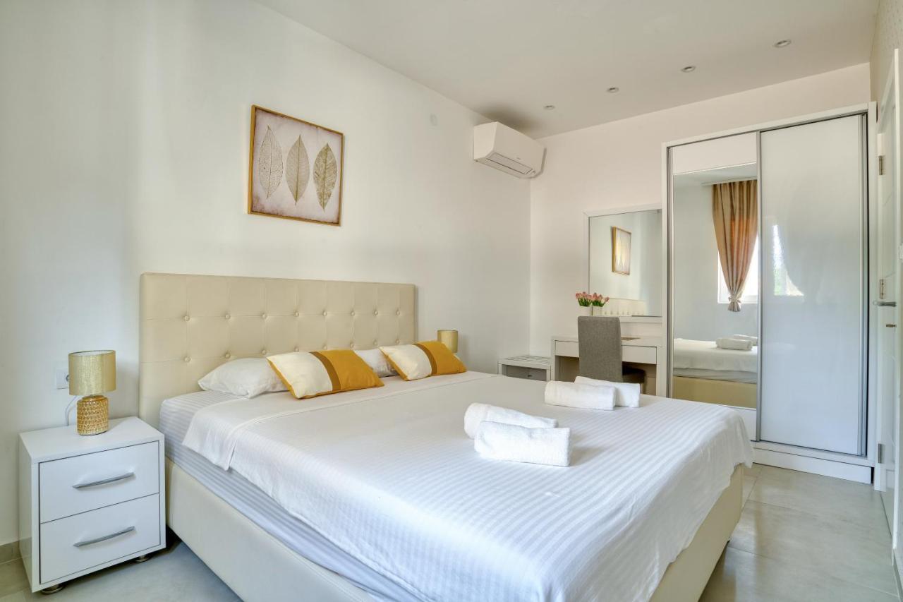 The Golden Luxury Apartments Котор Екстериор снимка