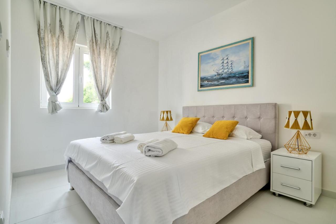 The Golden Luxury Apartments Котор Екстериор снимка