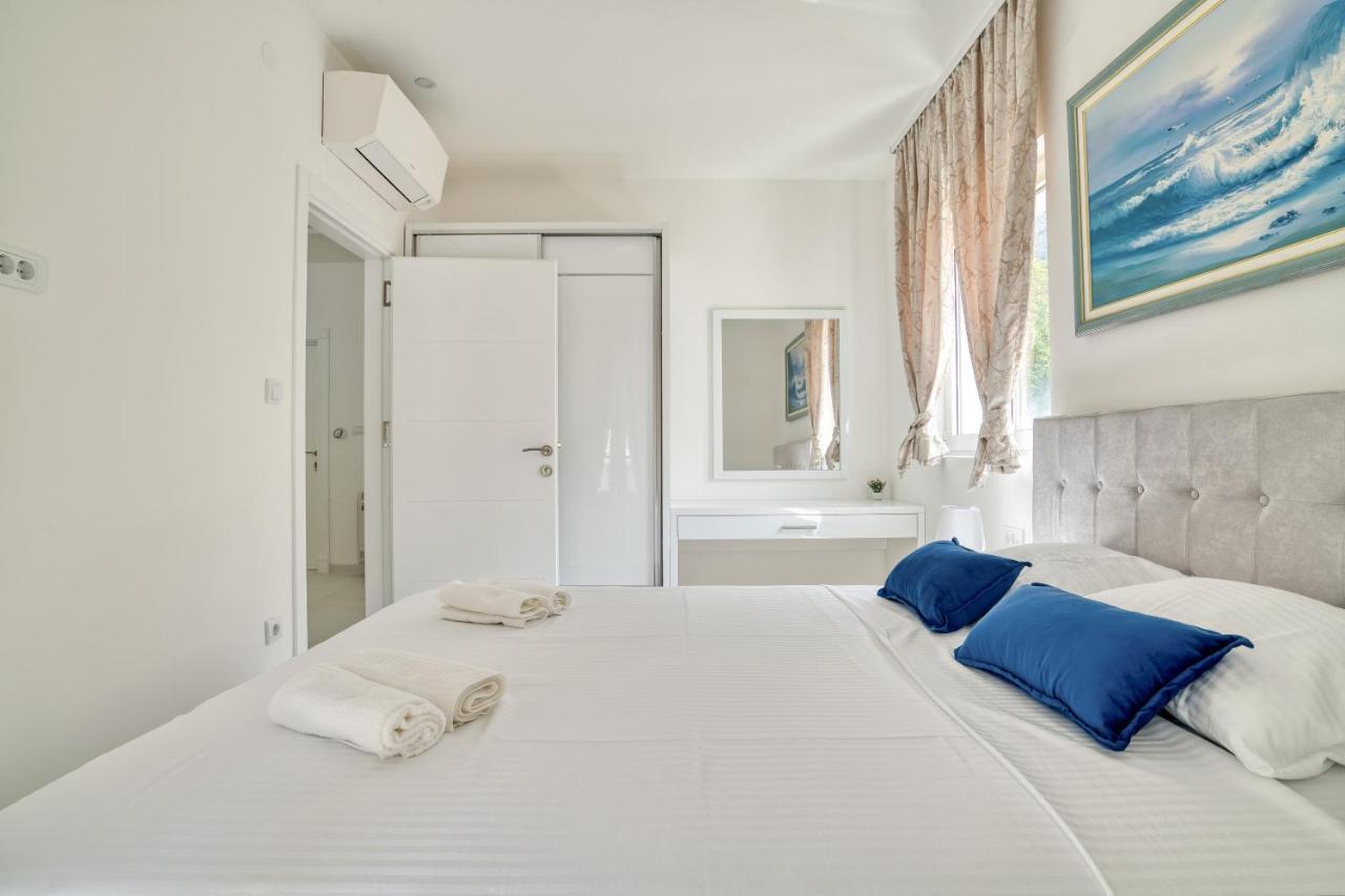 The Golden Luxury Apartments Котор Екстериор снимка