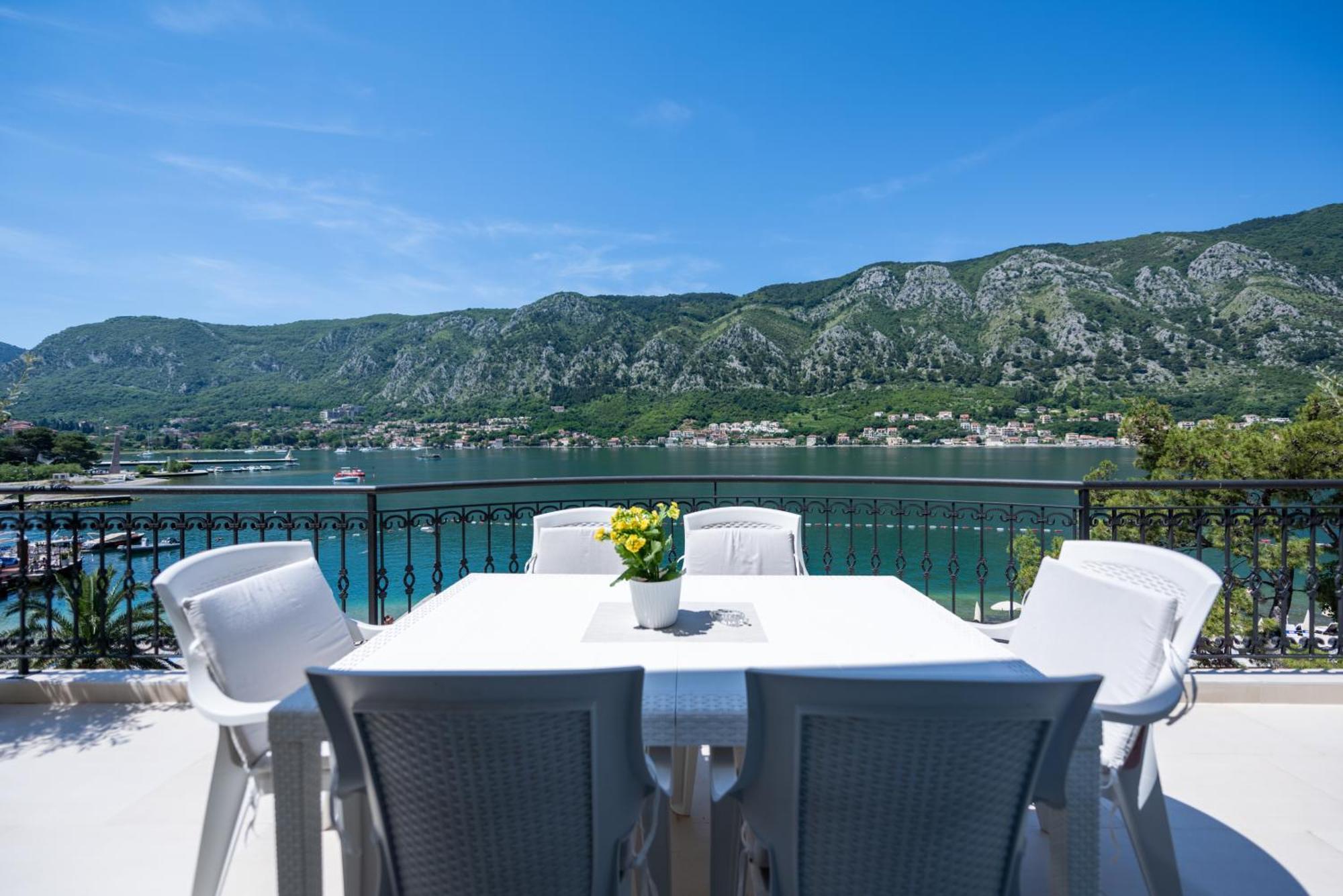 The Golden Luxury Apartments Котор Екстериор снимка