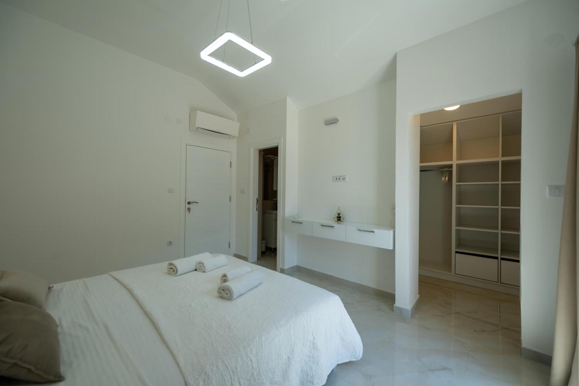 The Golden Luxury Apartments Котор Екстериор снимка