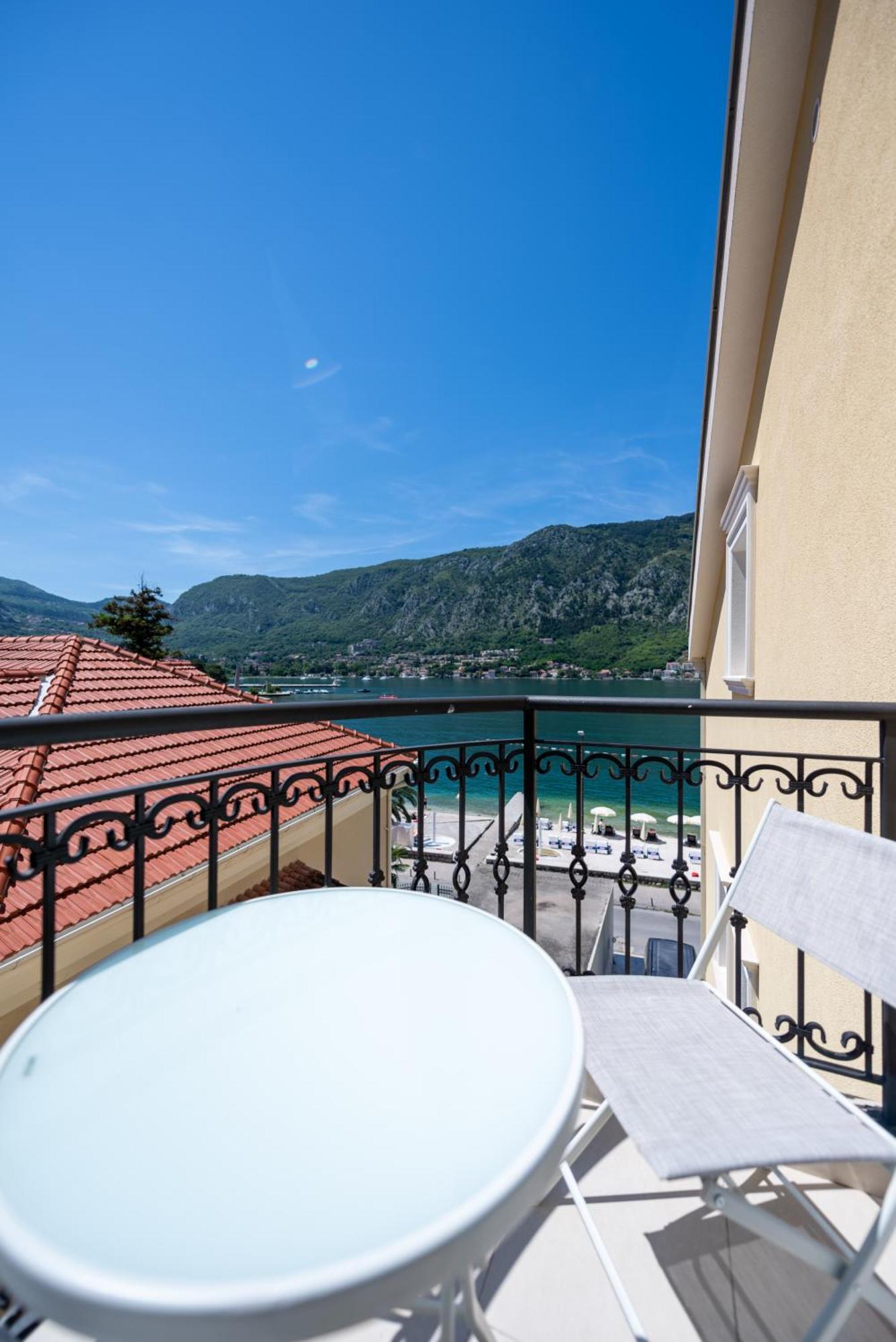 The Golden Luxury Apartments Котор Екстериор снимка